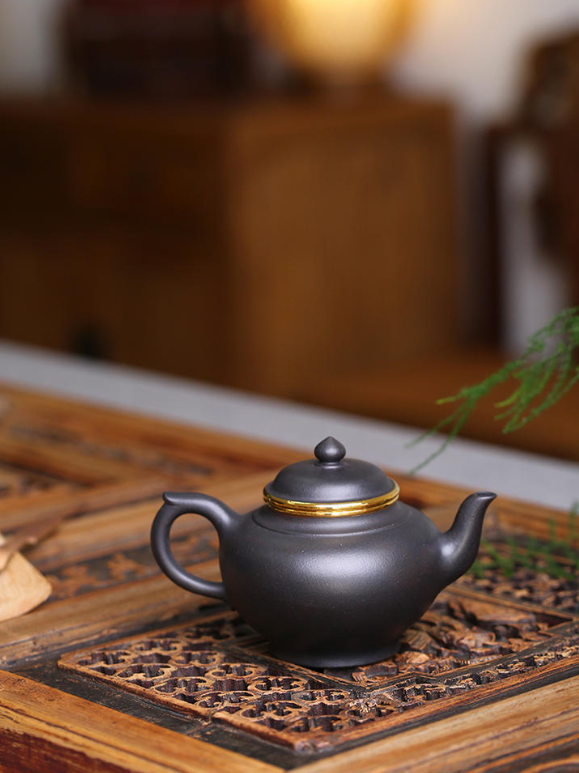 Ấm Tử Sa màu đen: Hóa chất hay kỹ nghệ?