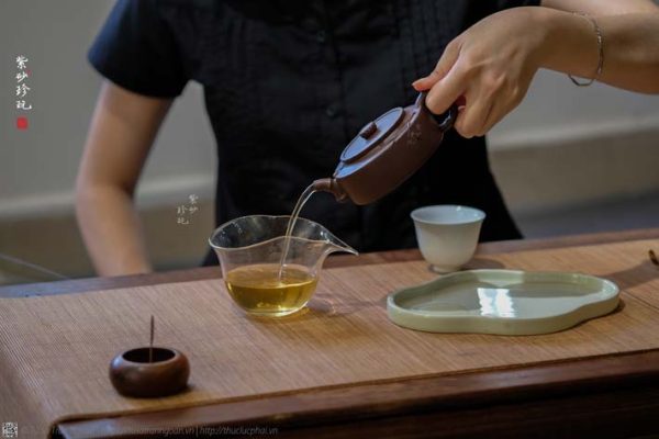 Điều gì ảnh hưởng đến dòng chảy của ấm tử sa?