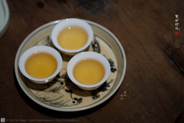 Nước trà Phổ Nhĩ có cặn ở đáy có bình thường không?